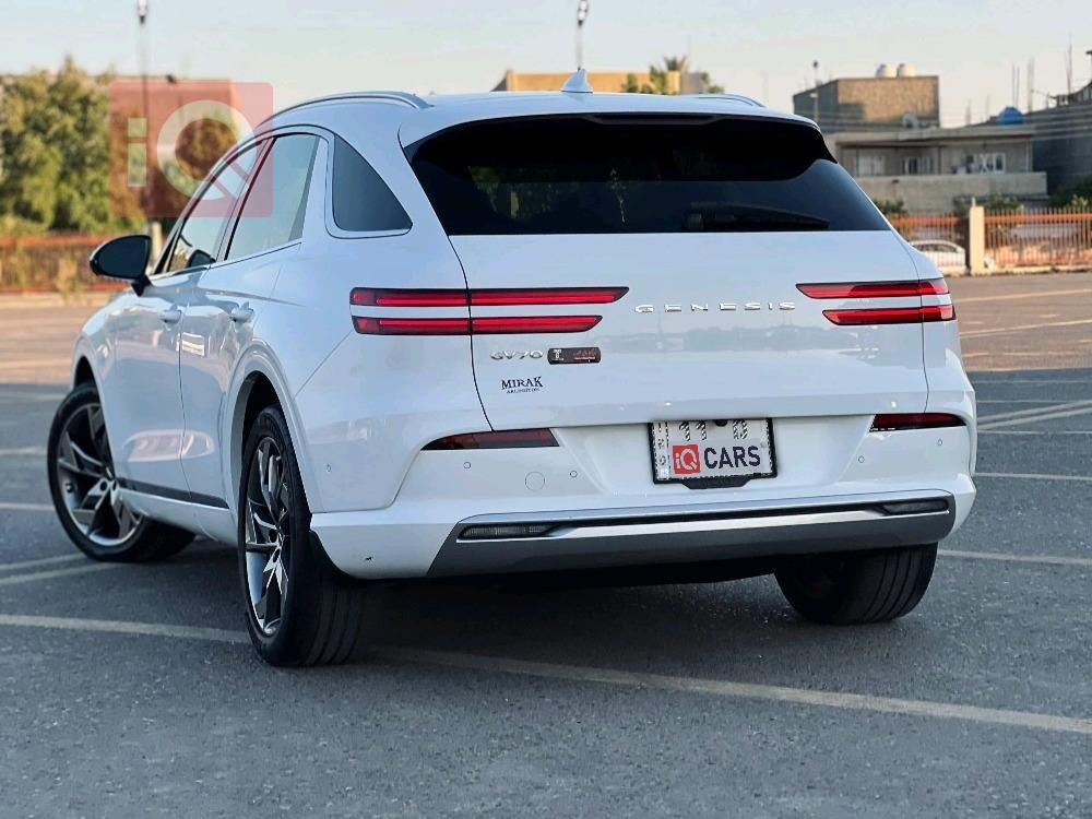 جنسس GV70